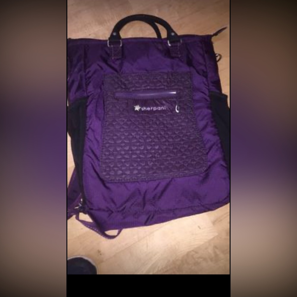 Sherpani convertible bag/backpack in purple